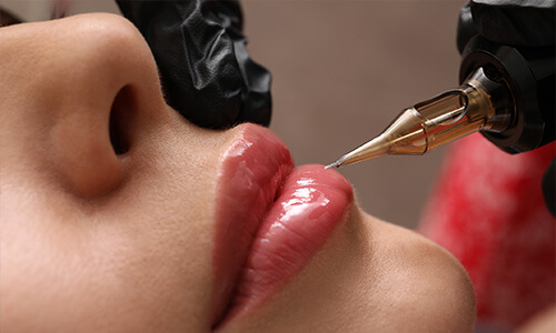 Permanente make up van de lippen